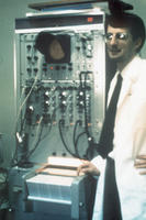 Prof. Alan Crockett and an analyzer at Concord Hospital, Sydney in 1966.